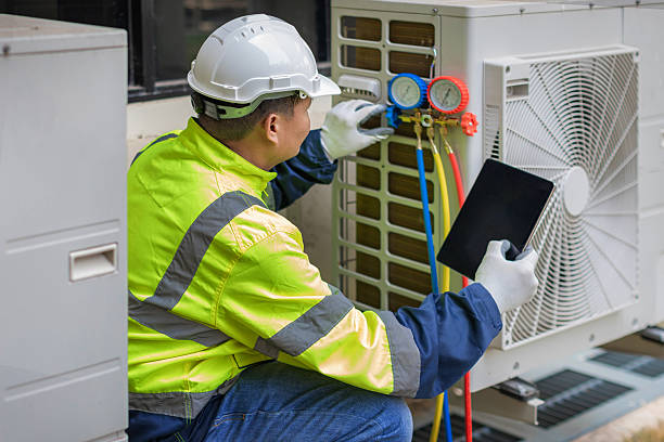 Professional Hvac technician working in Campbell, OH